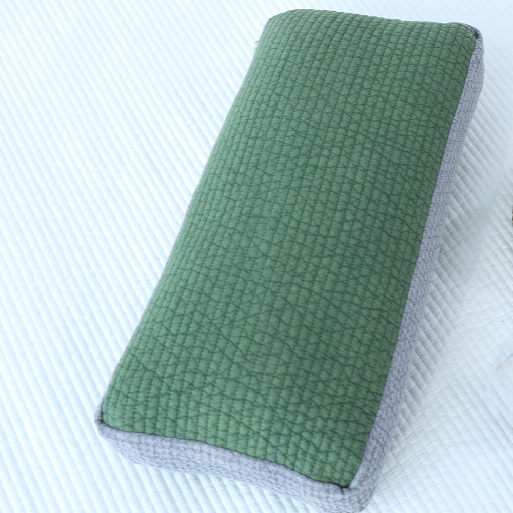 홈스토리 피그먼트 양면 대사각 메밀 베개 17,800원