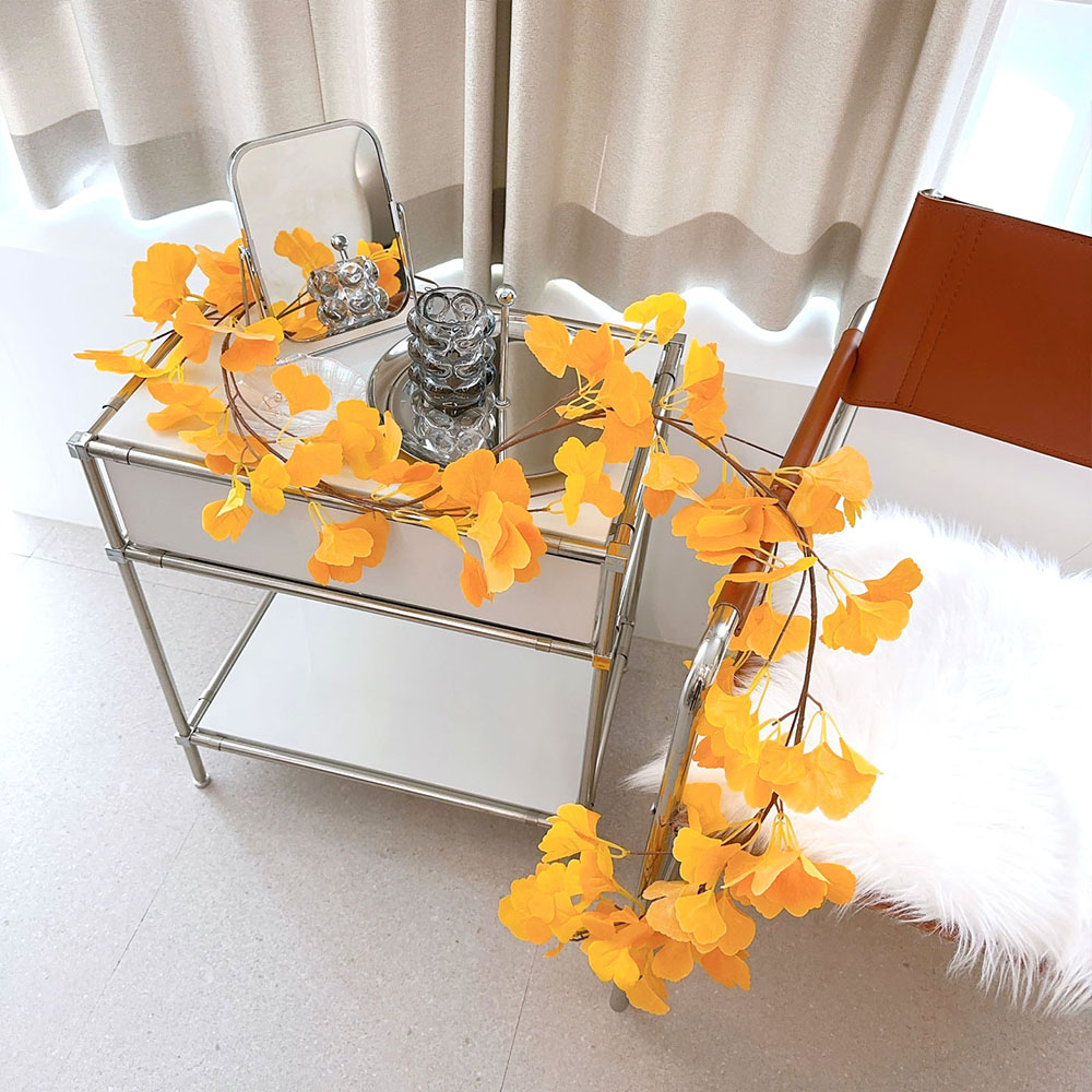 [왓위셀] 인조 은행나무 넝쿨 조화 나뭇잎 낙엽 모형 가을환경구성 1.7m 18,910원