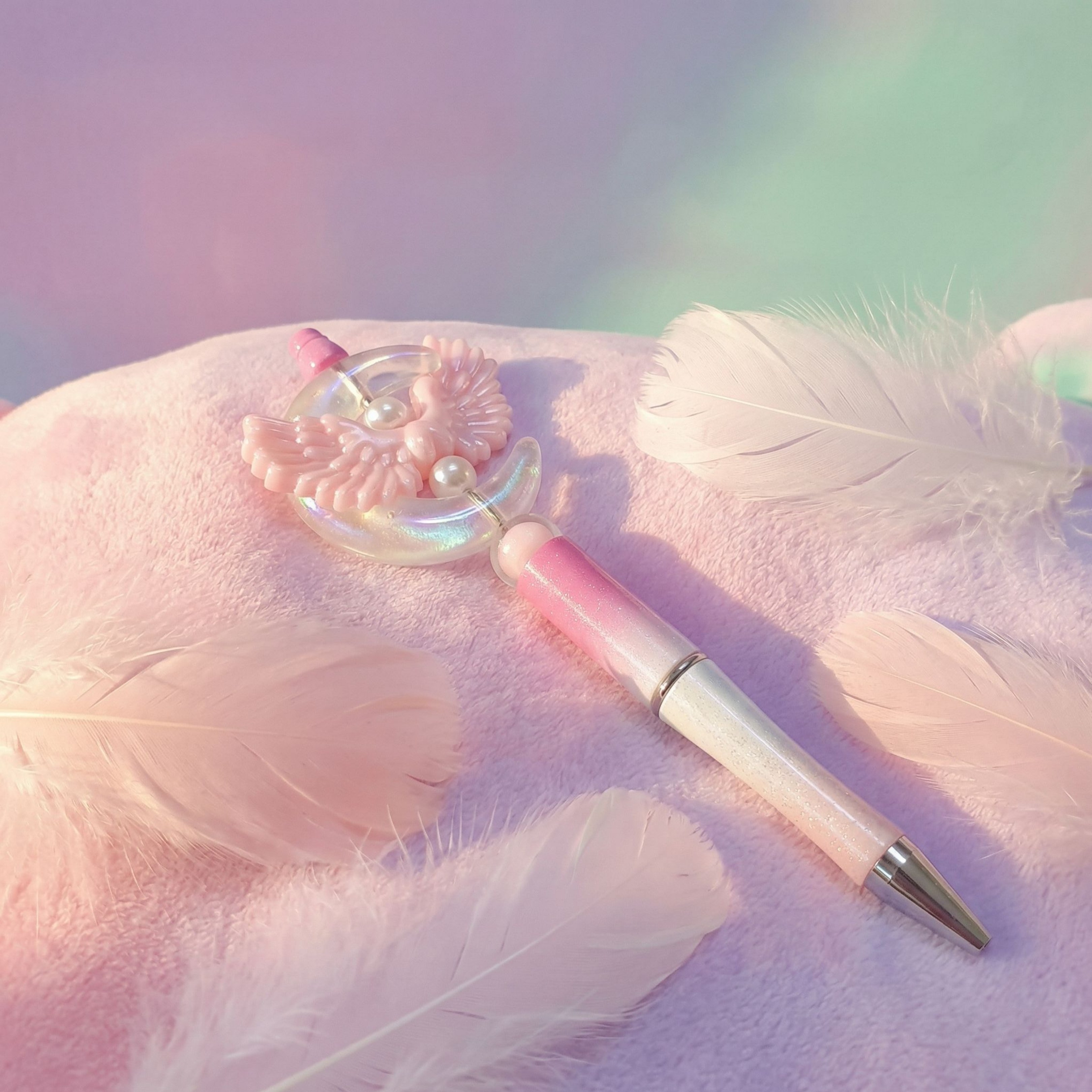 [비바블룸] 나만의 볼펜 꾸미기 비즈 DIY 세트 만들기 볼꾸 비즈볼펜 펜꾸 펜꾸미기 조카 선물, 분홍 달날개 요술봉 볼펜, 1개 6,400원