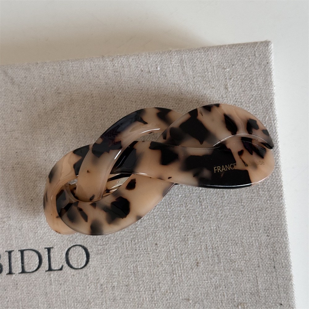 다프네 트위스트 반머리 프랑스 명품 반묶음 로우번 셀룰로오스 이태리 자동핀 머리핀 헤어핀 12,900원