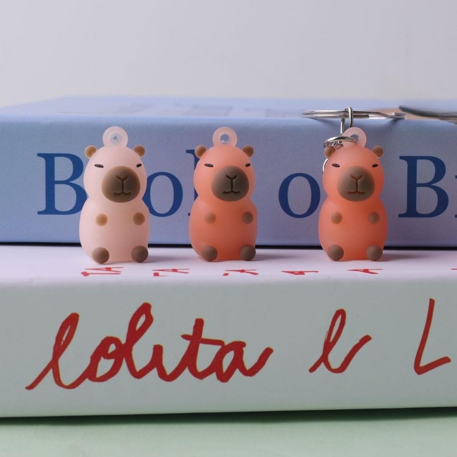 헤일리마켓 자외선 키링 카피바라 UV 감지 색상 변화 자동차 펜던트 백참 7,200원