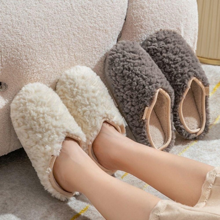 남녀공용 겨울 퍼슬리퍼 사무실 털실내화 방한 룸슈즈 층간소음 푹신한 발편한 실내화 19,350원