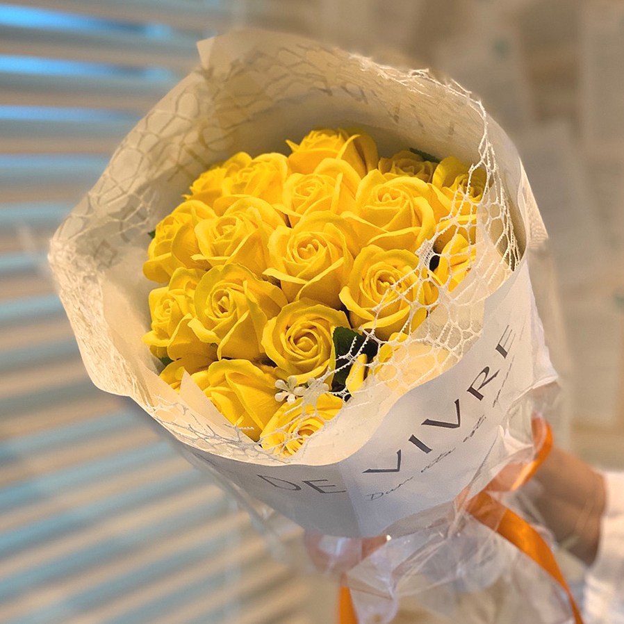 졸업식꽃다발 20송이 부케꽃다발 옐로우 비누꽃다발 졸업식 연주회 화이트데이 프로포즈 시상식 27,000원