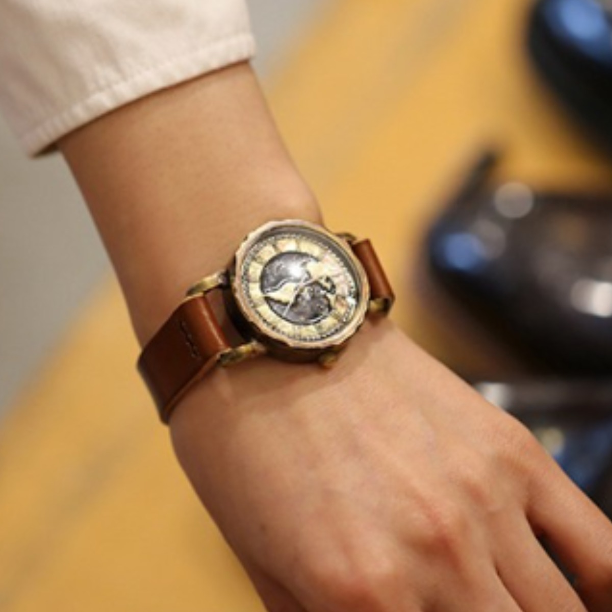 메탈엣린넨 핸드메이드 가죽밴드 손목시계 ParvaBeeR 180,000원