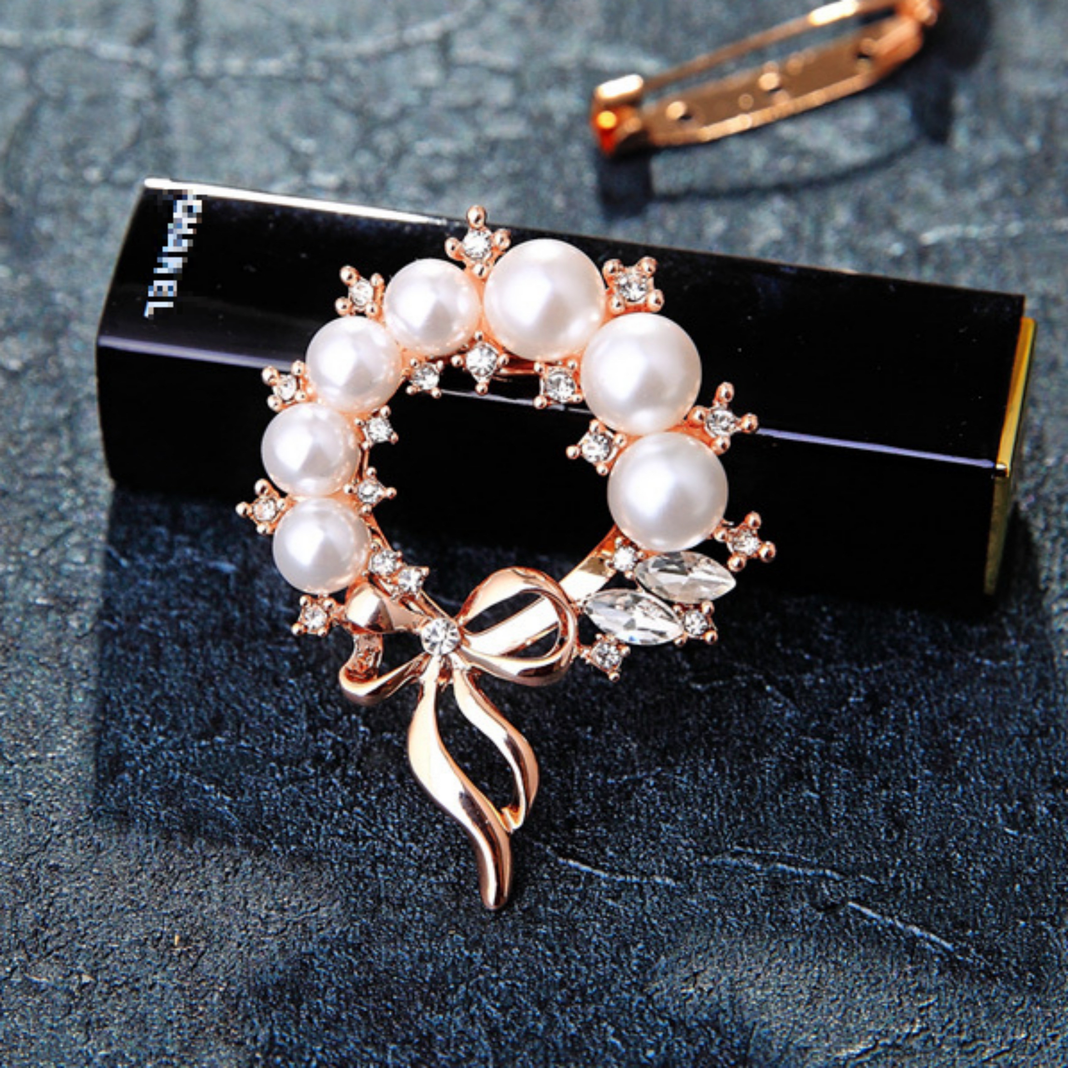 허니듀_스카프링 겸용 진주 브로치 11,970원