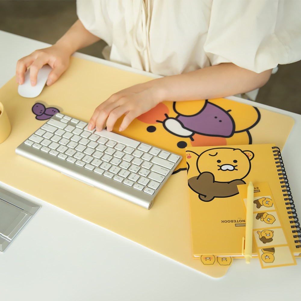 홈앤키즈 카카오프렌즈 춘식이 데스크 매트 대형 책상 매트 마우스 패드  장패드 9,900원