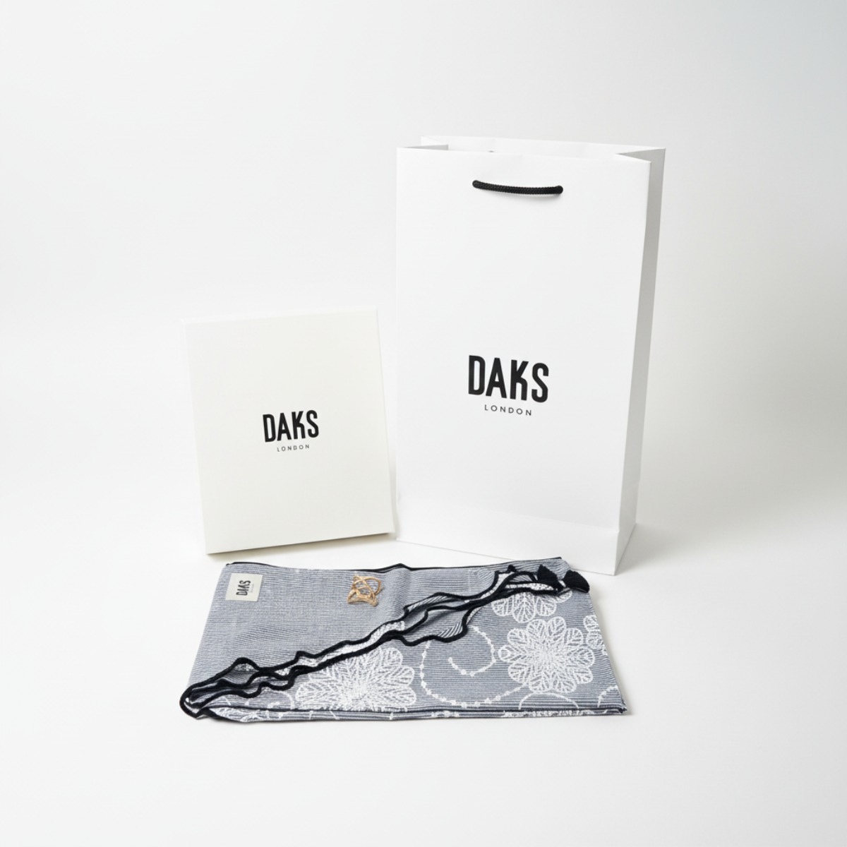 (백화점정품)닥스 수술 삼각 쁘띠스카프 선물포장 쇼핑백 스카프링구성 39,000원