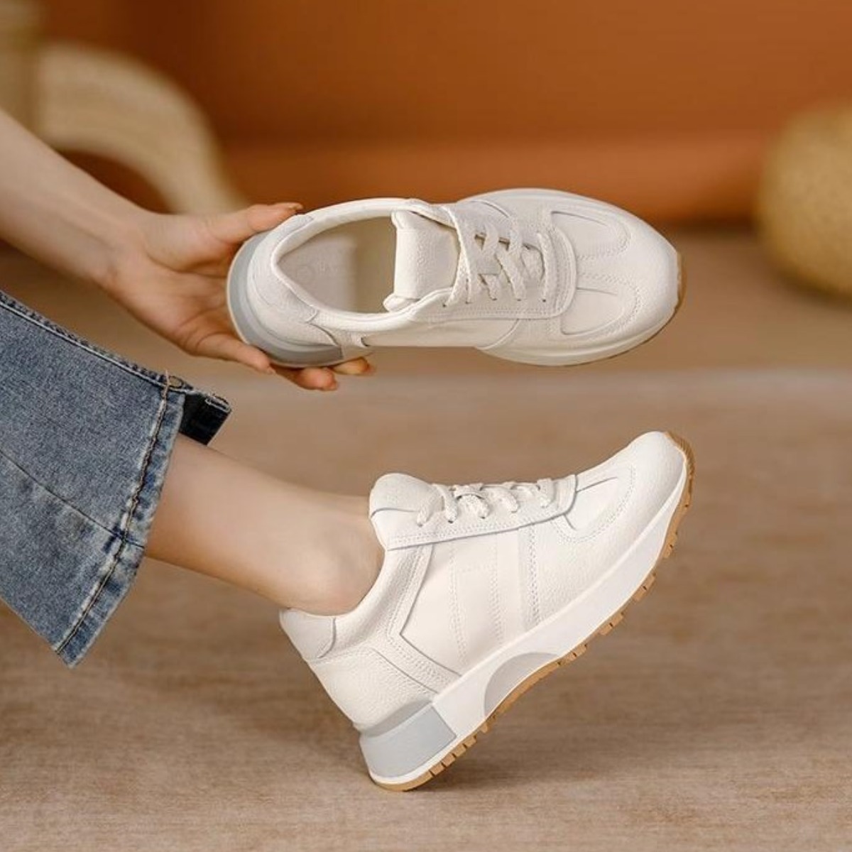 CLOREX 여성 7cm 키높이 스니커즈 뒷밴딩 운동화 53,000원