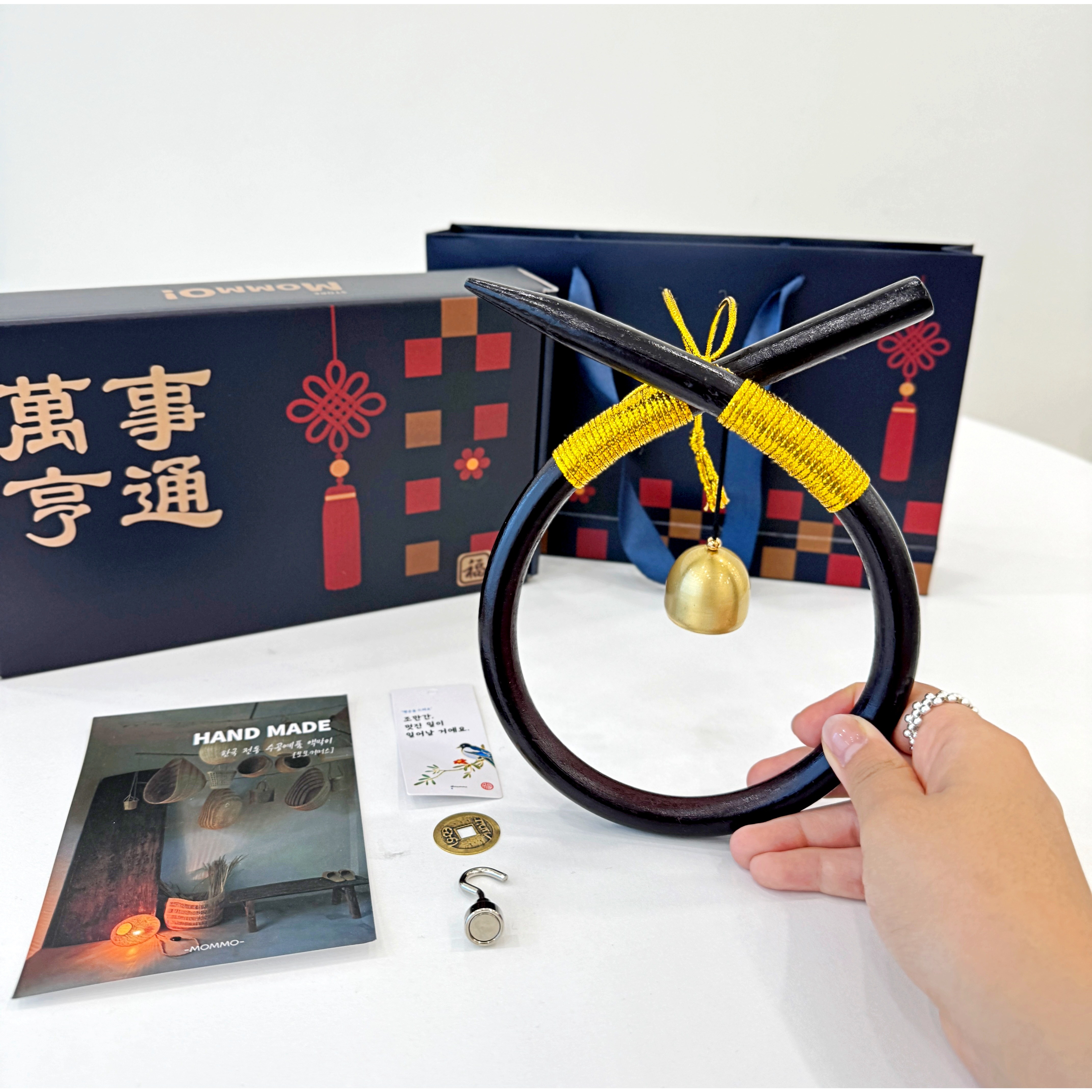 모모커머스 행운을 가져다주는 소코뚜레 현관종 문종 집들이/개업/이사 선물_2컬러 5,000원