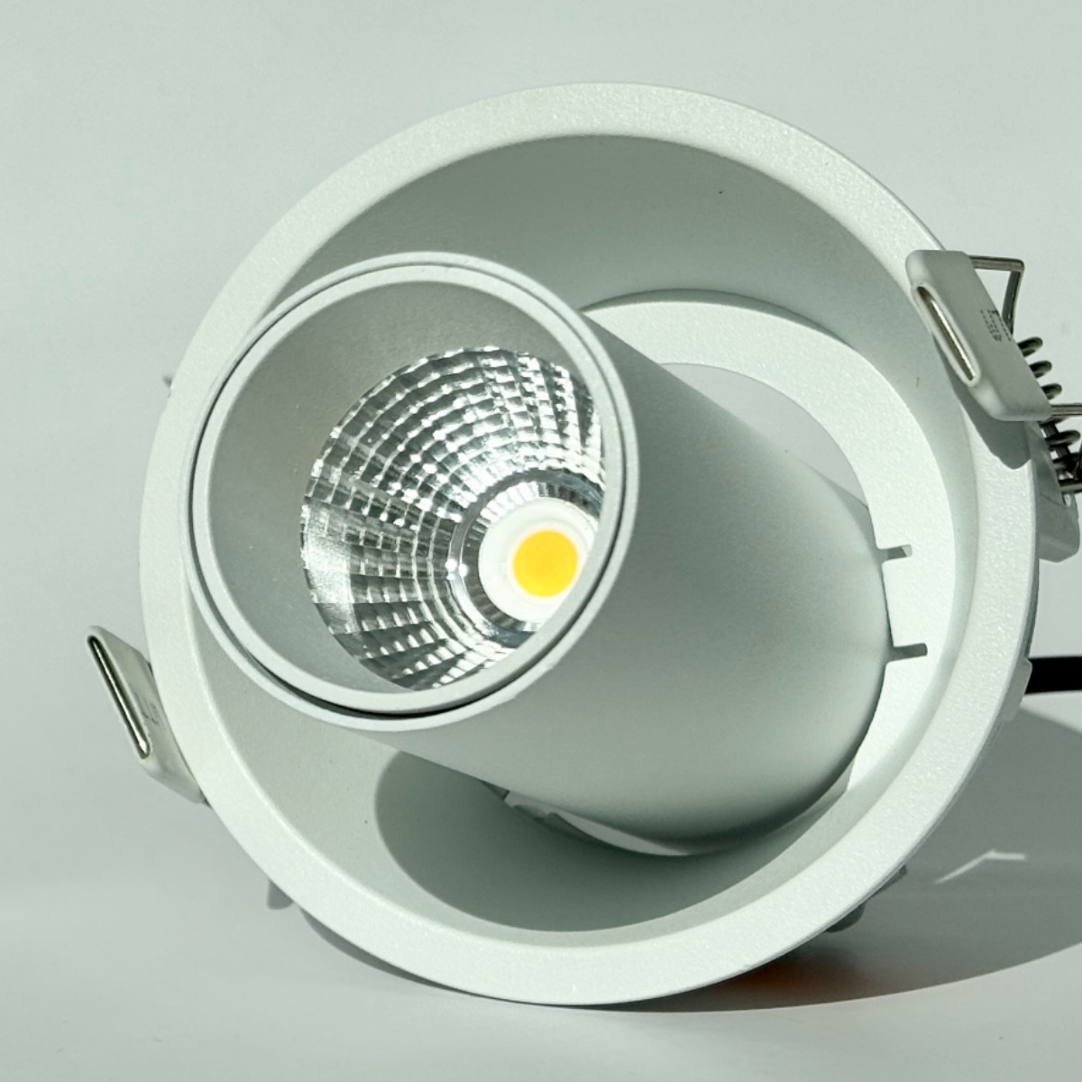 쓰리온 발명특허 LED 3인치 COB 원통형 매입등 8W 75mm 22,000원