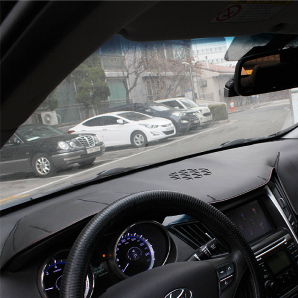 지티글로벌 아트로마페루찌 레더 SEBS 논슬립 대쉬보드커버, K5(센터스피커 유), 블랙 베이스 + 레드 스티치 66,000원