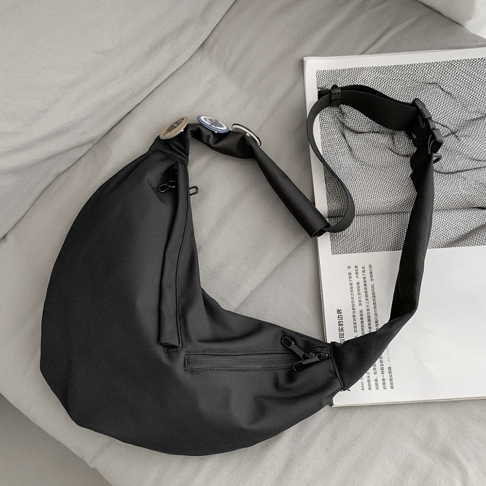 모던 사선 크로스백/ 캐쥬얼 생활방수 슬링백 학생 학원 보조 여행 남여가방 17,900원