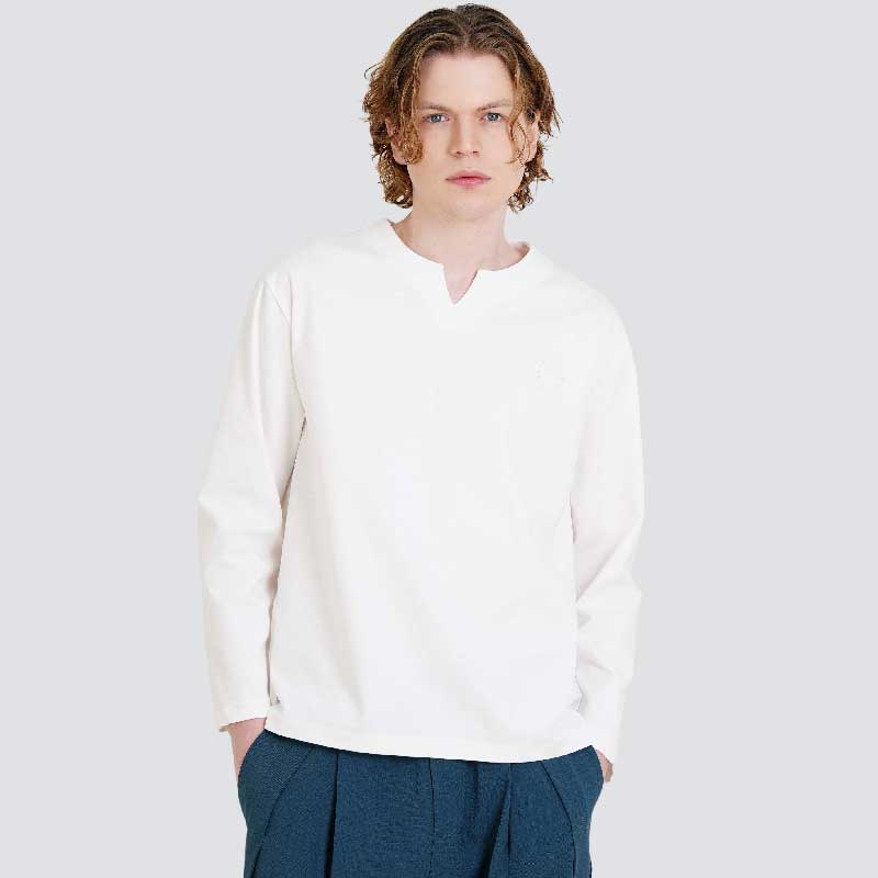 남자 V슬릿 넥라인 하트로고자수 긴팔 티셔츠 CXS25FKRT903 IVY 62,100원