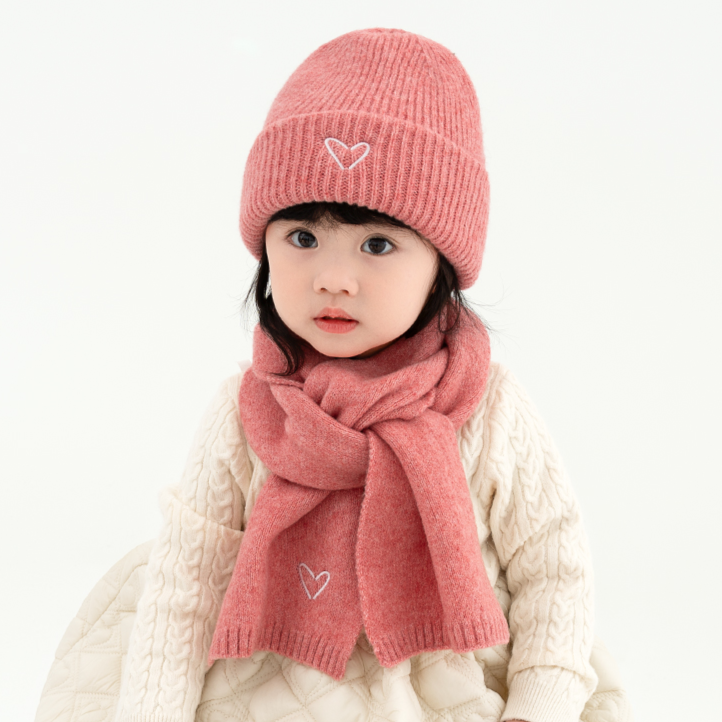 SMILE MORLI 아동용 도톰한 하트자수 방한 모자 목도리 세트 23,900원