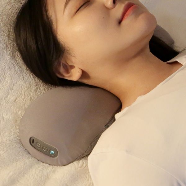 [폰세사리] KAUF 스마텍 무선 온열 마사지 베개 목 어깨 쿠션 공기압 승모근 마사지기 방향전환 3단계 강도 75,900원