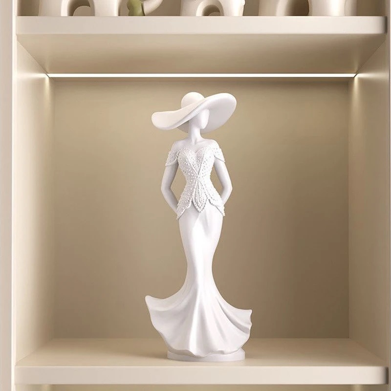 우아한 곡선이 돗보이는 화이트레이디 쁘띠끄빌라쥬 61,000원