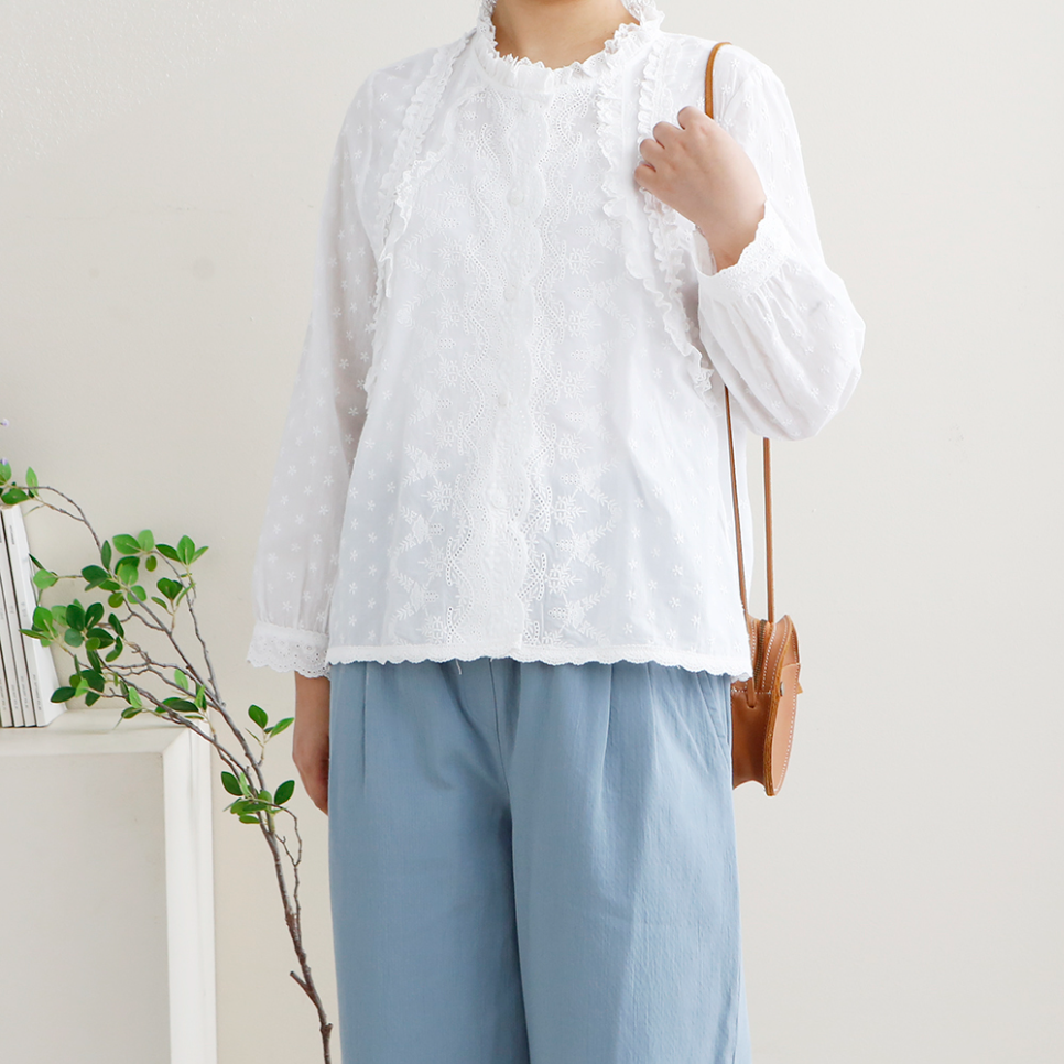 여성 레이스 블라우스 코튼100 로엔 자수 셔츠 86,400원