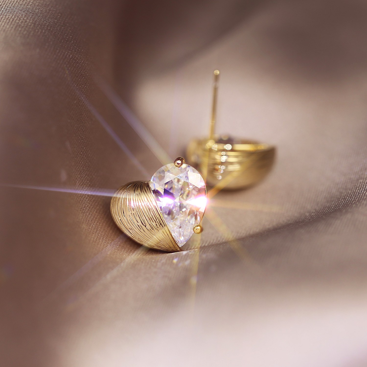 WICKM 패션 정교하다 하트 여성 귀걸이 하트 14K 도금 S925 은침 29,800원