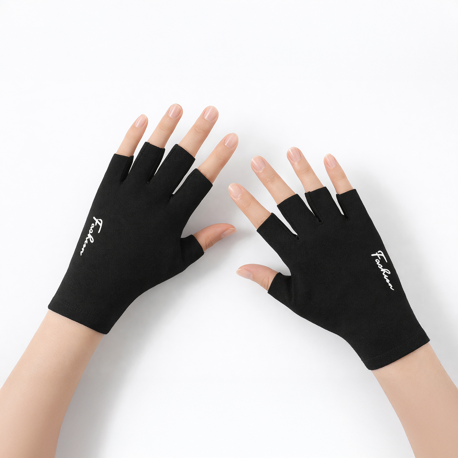 다미타니 여성 심플 슬림핏 핑거리스 반장갑 OCZ0919 2,900원