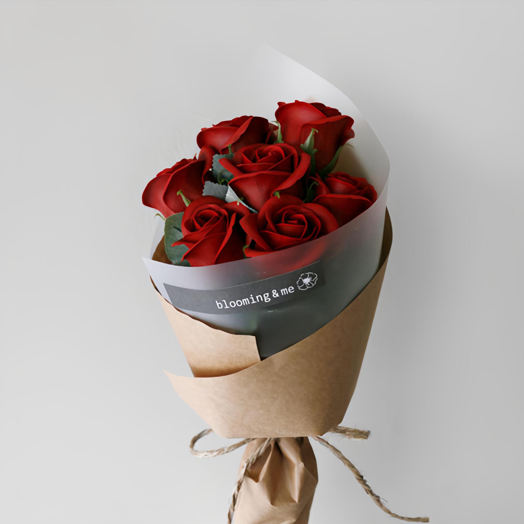 블루밍앤미 조화 비누꽃 장미 네츄럴 꽃다발 7p 9,200원