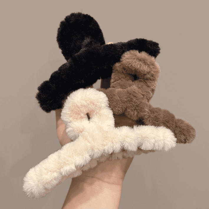 바네코 [3개 세트]14cm 빅사이즈 몽셀 퍼 겨울 폼폼 헤어 집게핀 대형 머리핀 올림머리 털 6,300원
