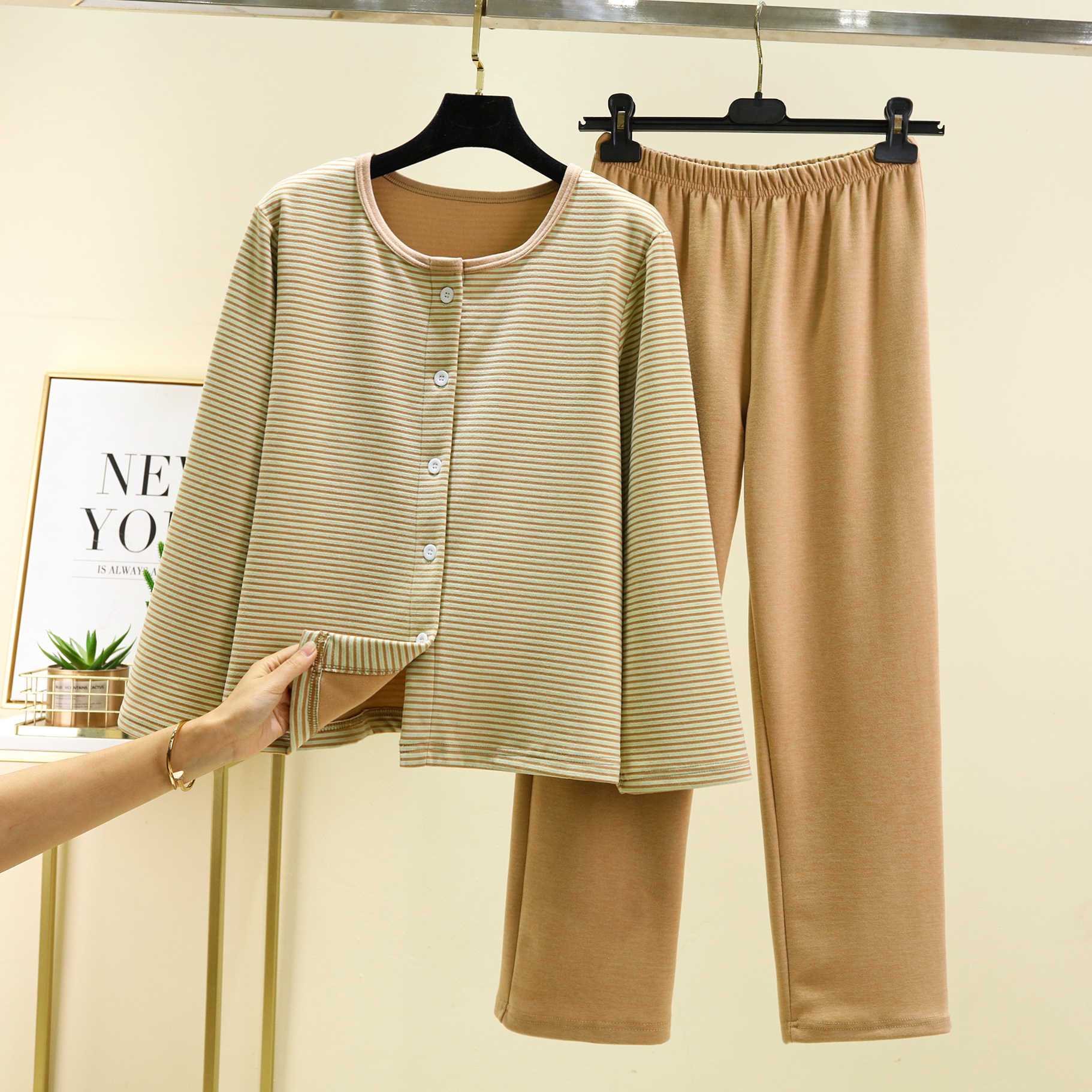 중년 여성 내복 상하의 세트 가을 겨울 도톰 기모 따뜻한 실내복 스트라이프 빅사이즈 도톰 가디건 바지 내의 투피스  YHY 18,430원