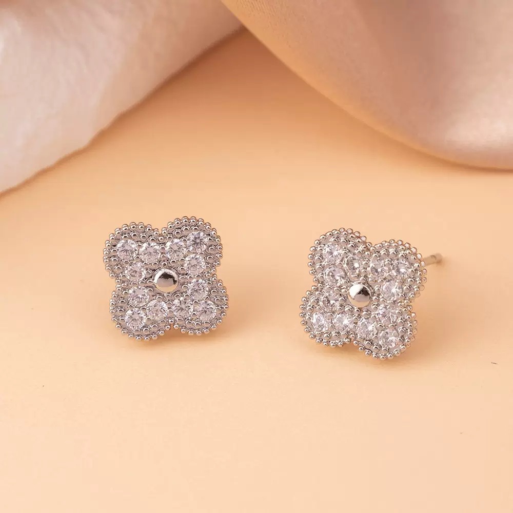 Romlove 18k 골드 귀고리 유럽 슈퍼 샤이닝 큐빅 귀고리 4 잎 귀고리 5A 급 GRA 인증 인공 다이아몬드 세팅 귀고리 도금CLX023 39,800원