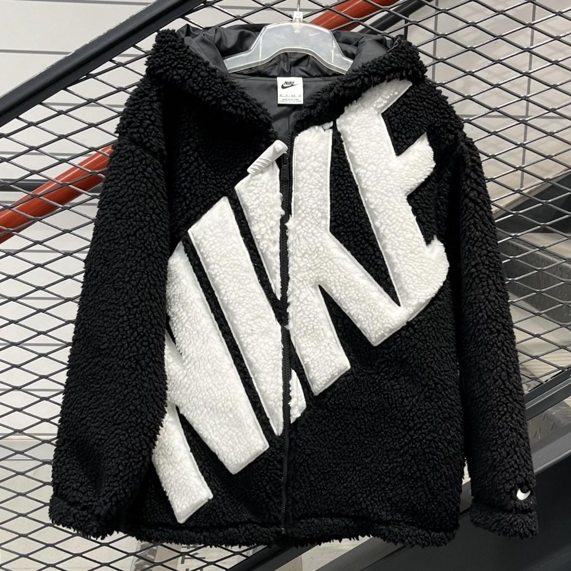 나이키 우먼즈 빅로고 셰르파 뽀글이 후드 양털 플리스 자켓 블랙 FB8696-010 96,000원