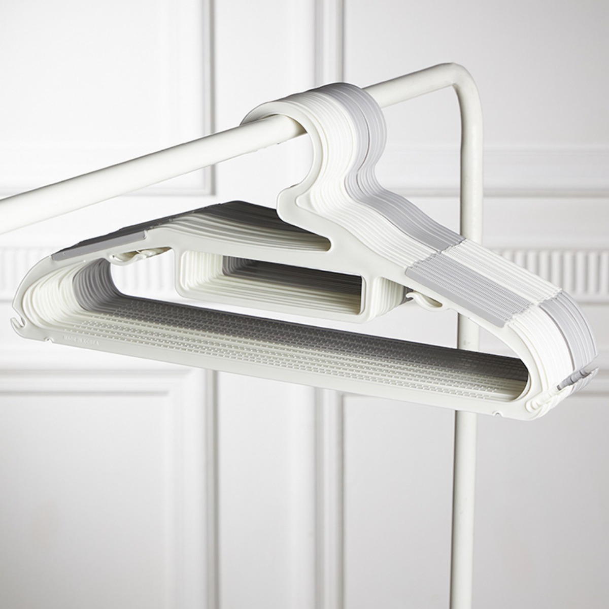 보네르 모던 베이직 튼튼논슬립 옷걸이 국내자체생산, 화이트, 50개 13,500원