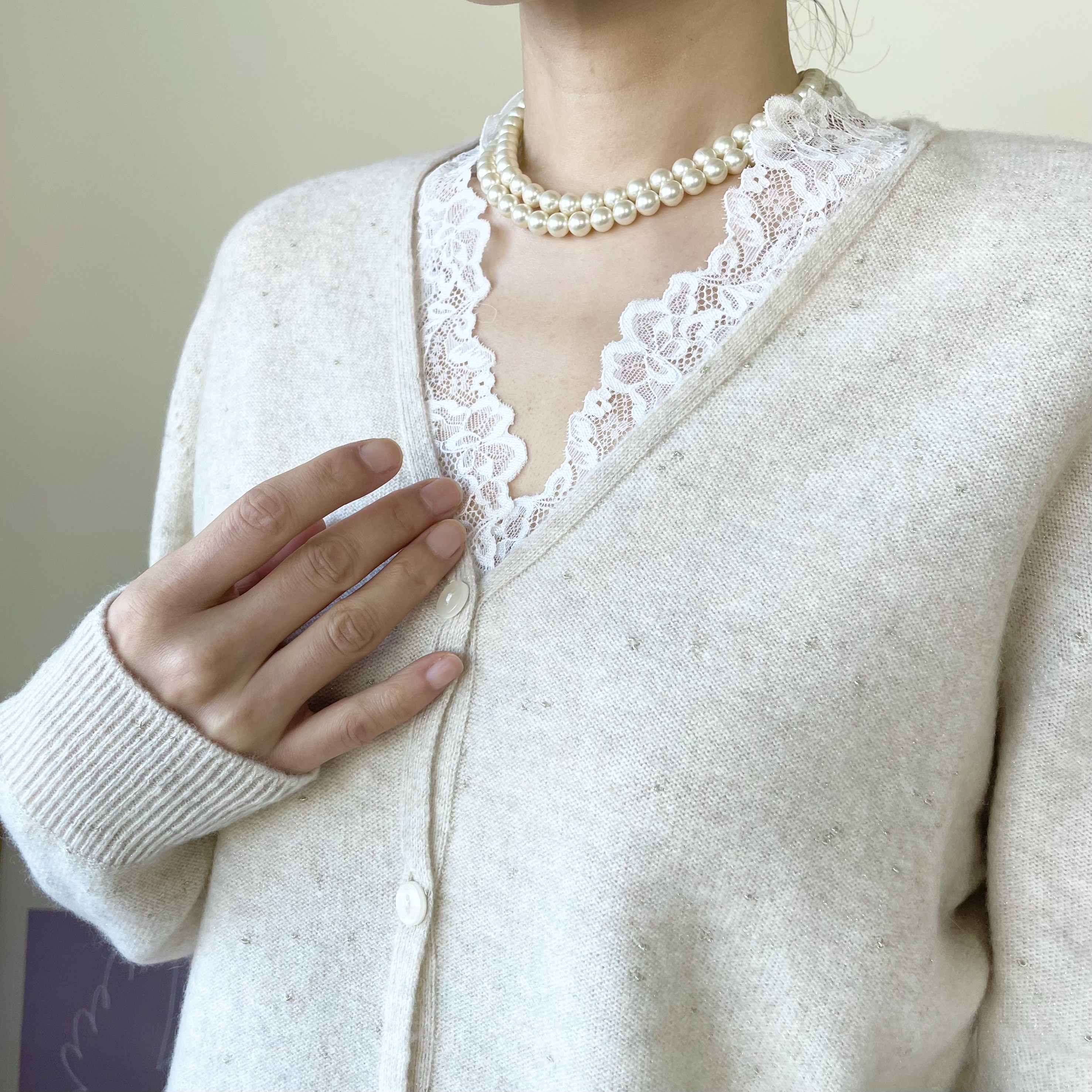 라플로라 레이스 레이어드 브이넥 나시 탑 19,800원