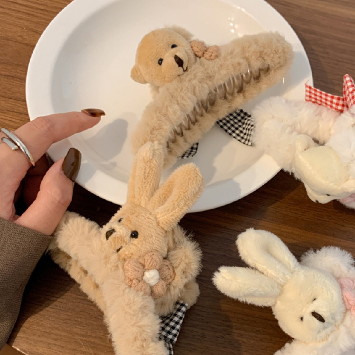 AZMON [2종세트] 러블리 곰돌이 토끼 리본 밍크 헤어 집게핀 털 머리 장식 11,000원