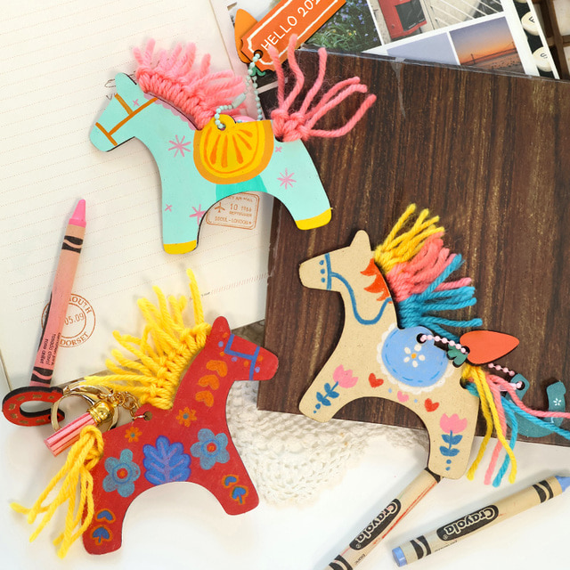우드 말 키링 만들기 5세트(자개스티커포함) 창작수업 미술수업 2026년 말띠해 새해 행운기원 만들기키트 팬시우드 가방고리 붉은말키링, 말 키링 만들기 5set(자개스티커포함), 1개 19,000원