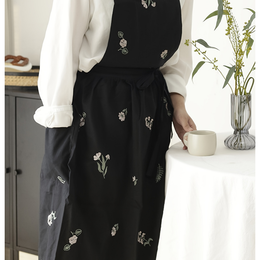 우아한 자수 포켓 여성 원피스형 앞치마 모던 순면 방수 주방용 앞치마 14,500원