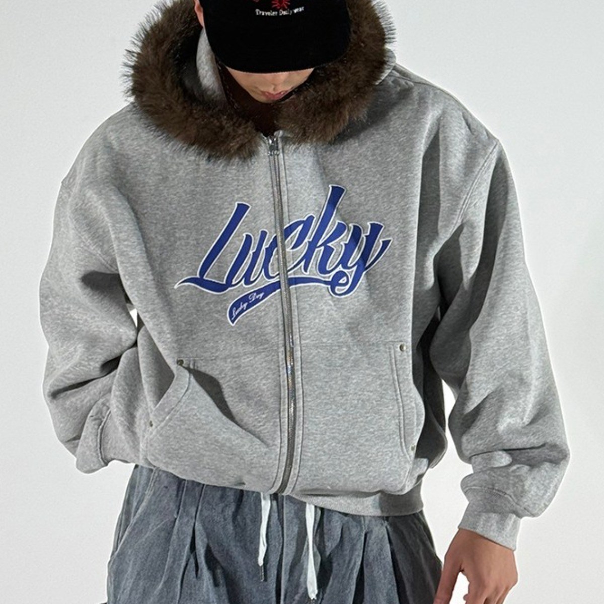 럭키 포켓 리벳 기모 퍼 후드 집업 남녀공용 빅사이즈 겨울아우터 따뜻한 오버핏 도프룸 88,460원