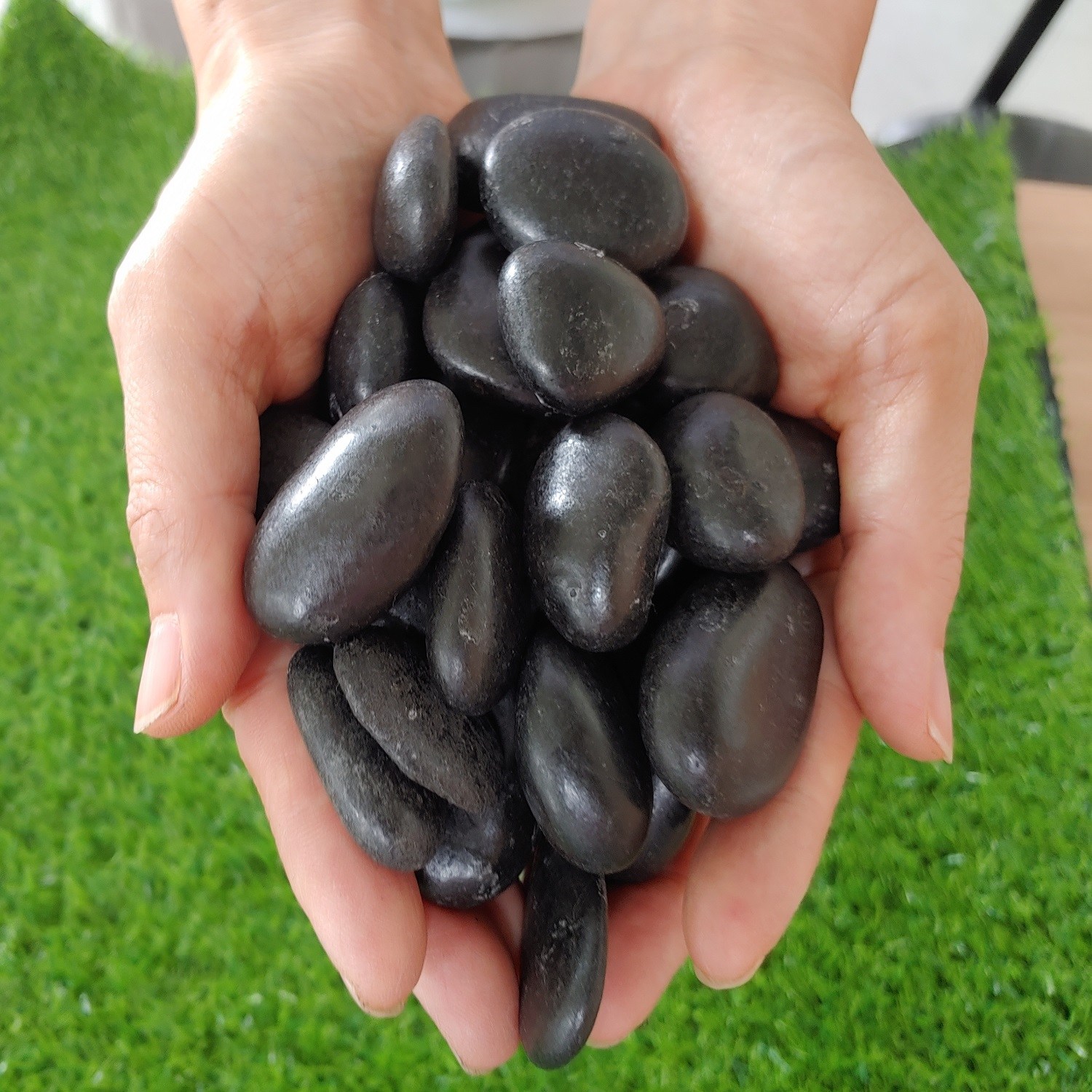 유광흑자갈 1kg 3kg 흑자갈 유광자갈 정원 화분 조경 테라리움 바닥재, 1개, 1kg 6,400원