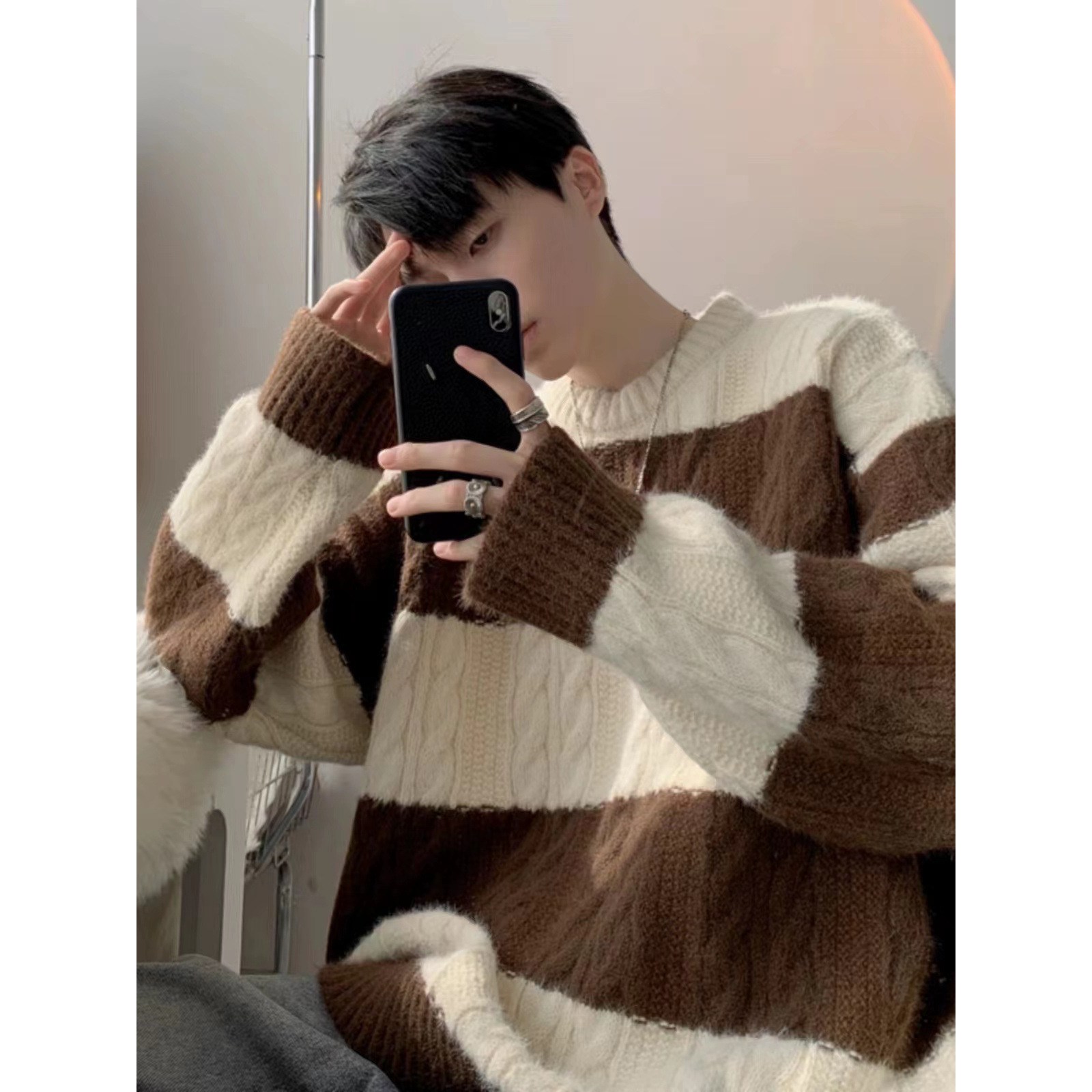 스타일닥터  남성 라운드 루즈핏 니트 나른 고급스러운 빈티지 니트 27,900원