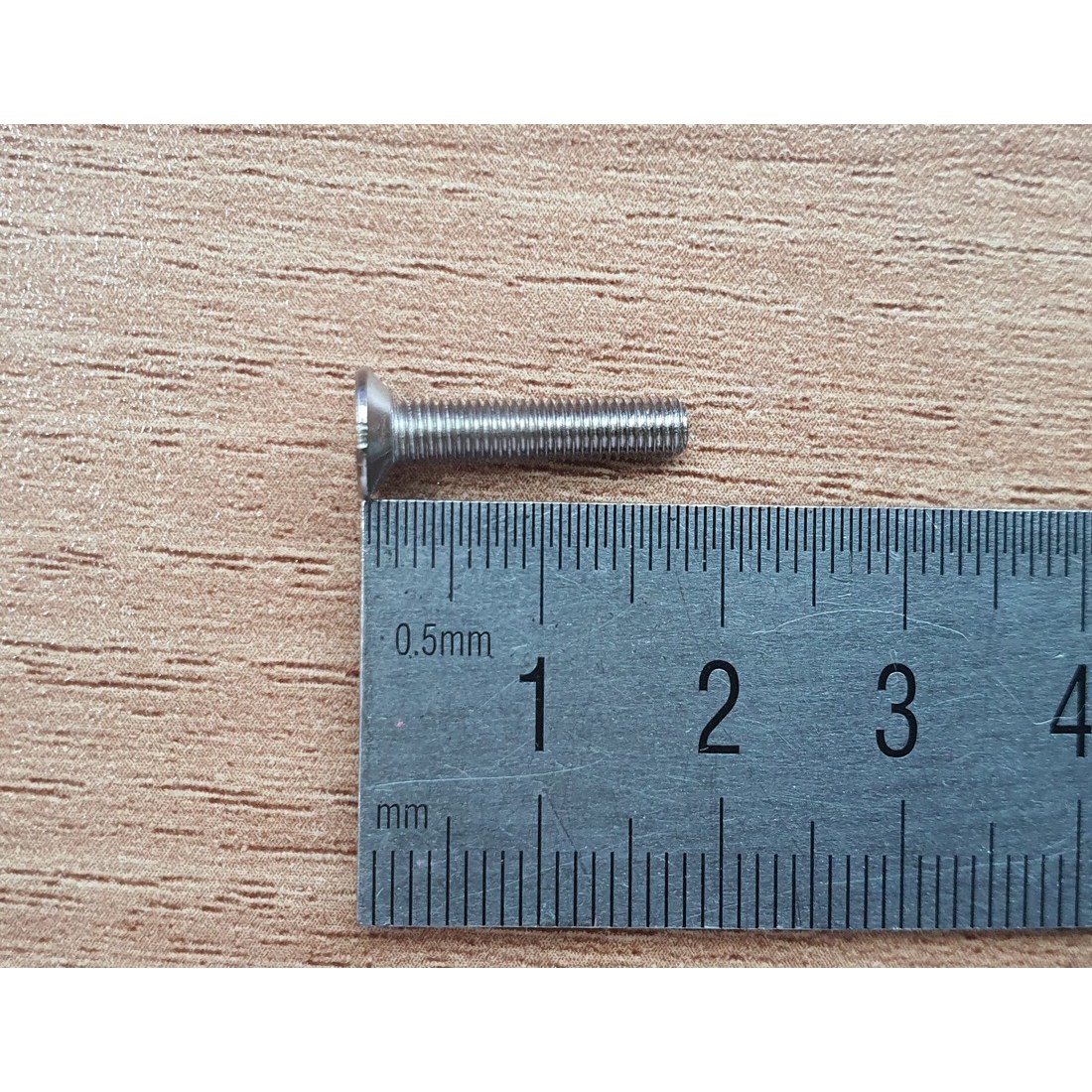 [볼트] 머쉰나사 접시머리 M3 L18 철 니켈도금 100개 2,500원