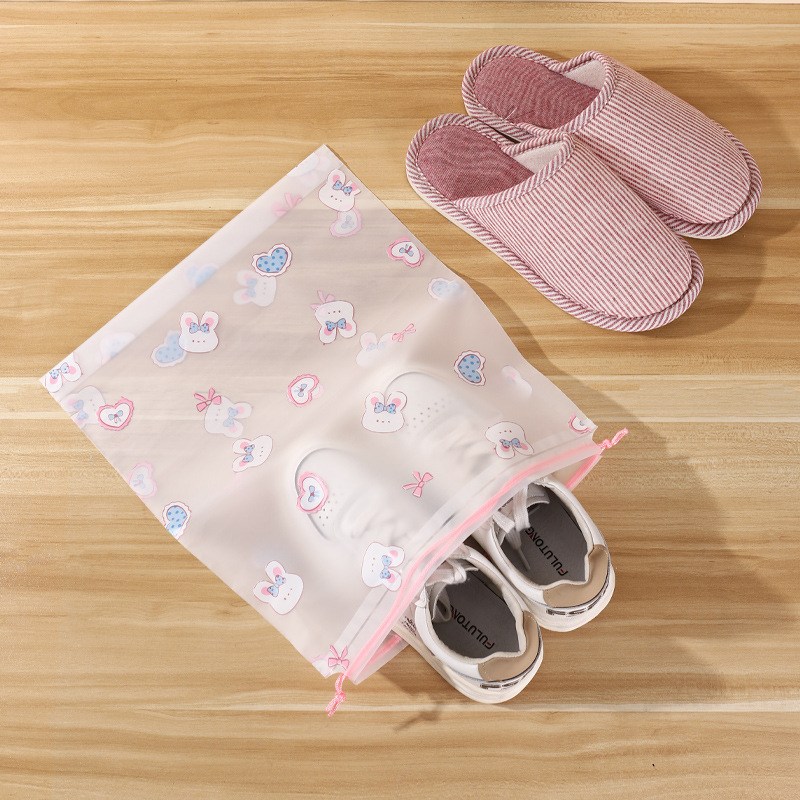 귀여운 카툰 여행용 신발 파우치 반투명 방수재질 신발주머니 신발가방 운동화보관주머니 수납 정리 스트링 파우치 복주머니(외출 시 수납에 필수품) 19,200원