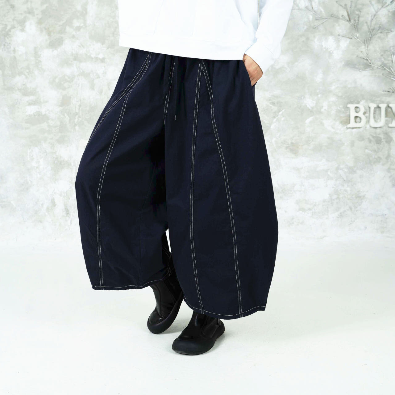 벅시루 첫눈에반한 스티치 절개 면 여성 체형커버 밴딩 펌킨바지 22602 31,500원