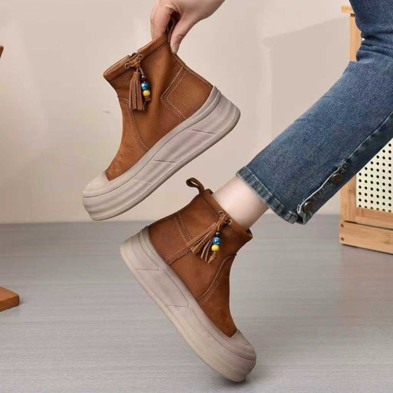 [슈앤가비] 빈티지 테슬 누벅 소가죽 앵클부츠 여성 통굽 캐주얼 105,000원