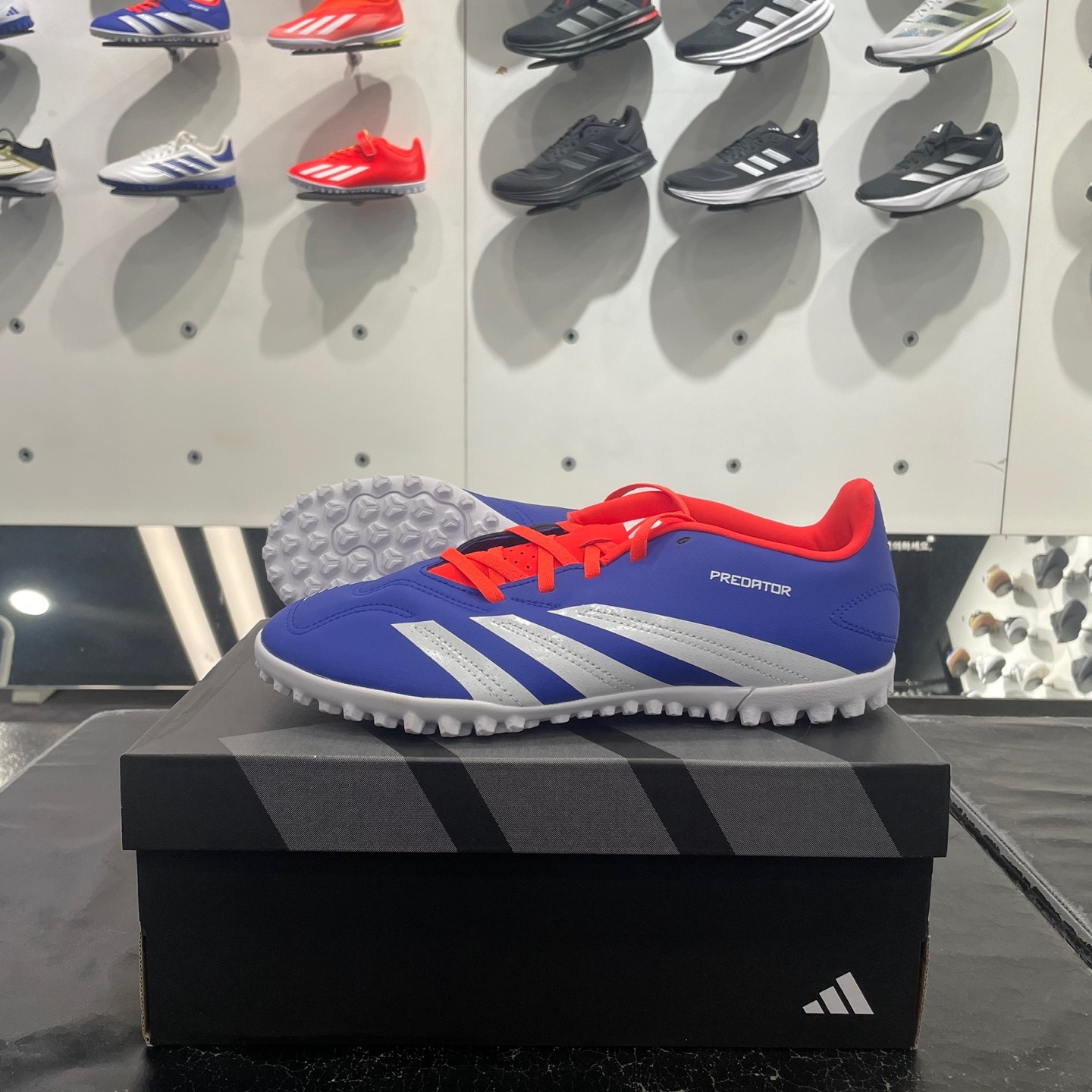 아디다스 프레데터 클럽 TF 성인 풋살화 IF6399 31,600원