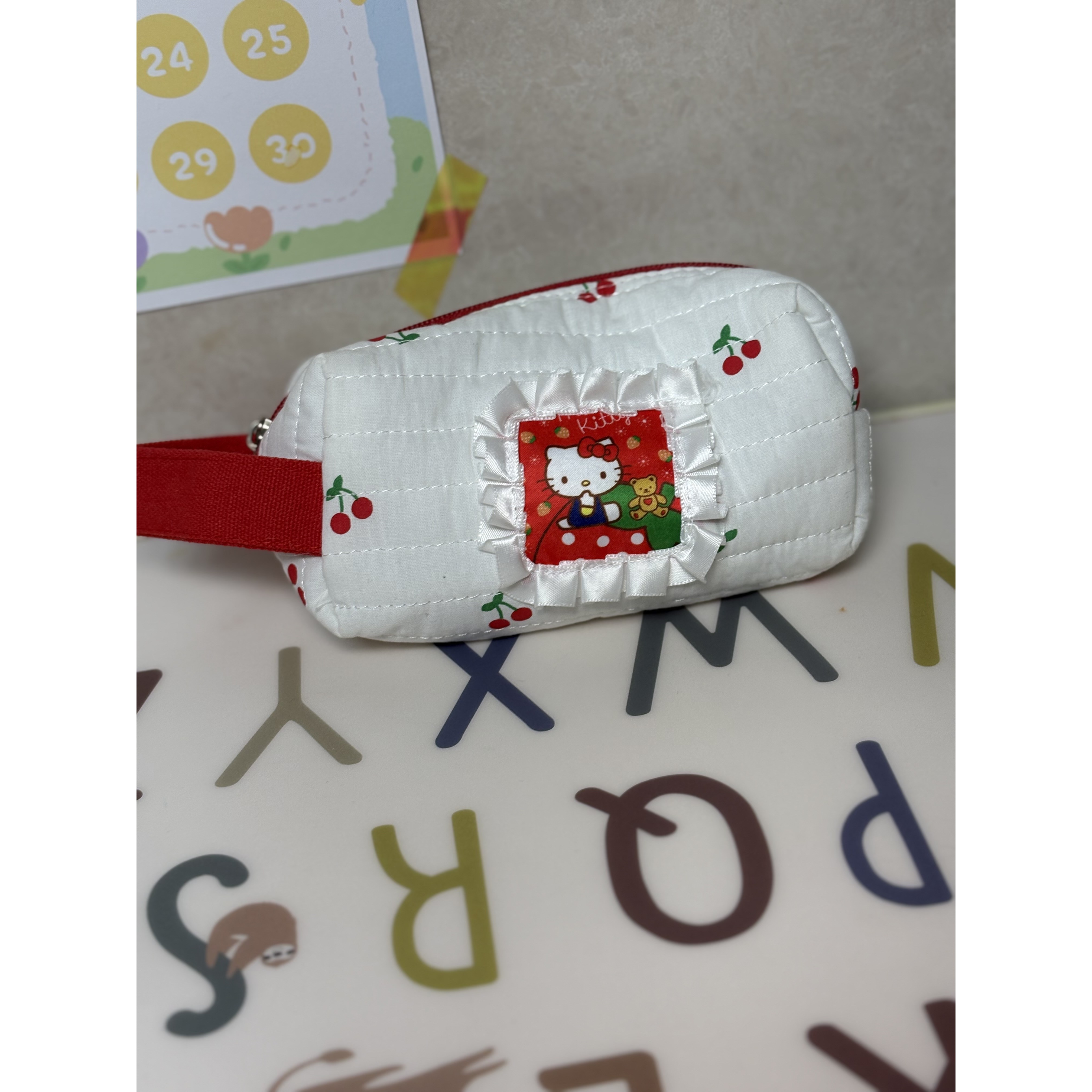 [핸드리아] 누빔 키티 체리 사 파우치 핸들 화장품 필통, 하양 4,700원