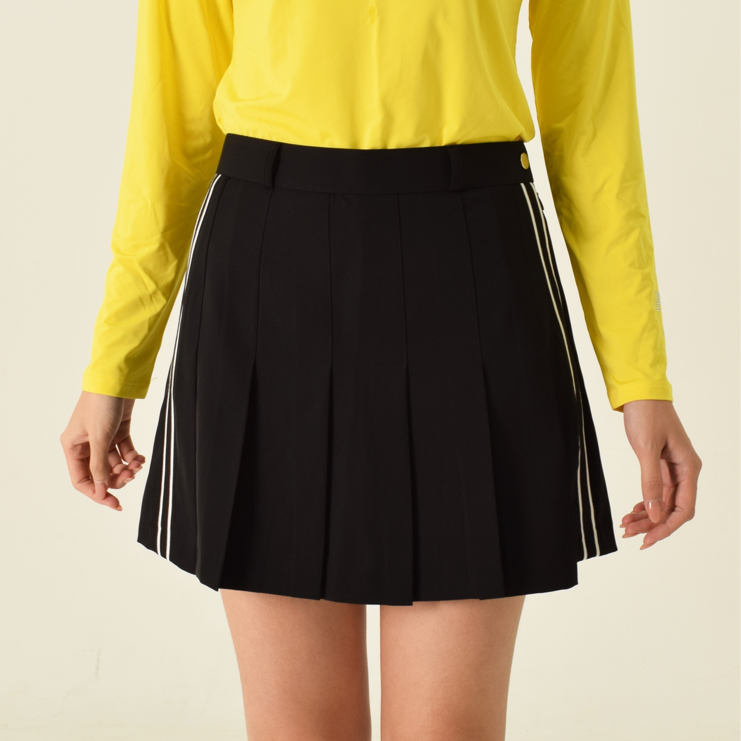 여성 골프 웨어 양쪽 시보리 포인트 주름 랩 반 바지 봄 여름 검정 흰색 색상 빅사이즈 스커트 큐롯 59,000원