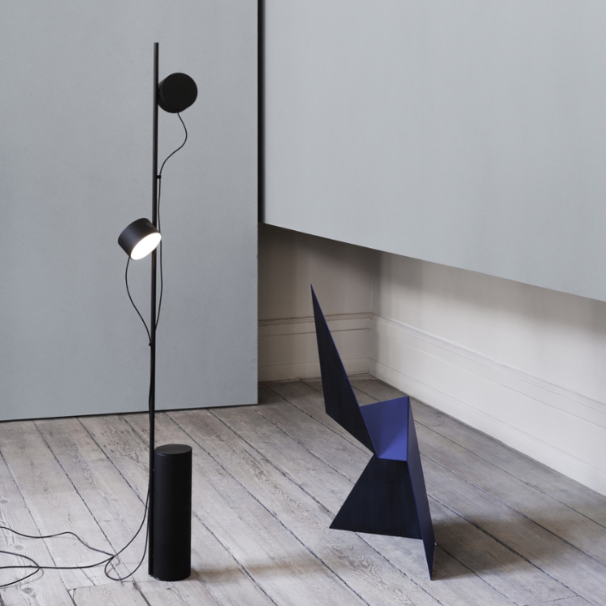 무토 포스트 플로어 스탠드 램프 조명 침실 인테리어 무드등 수면등 LED 밝기조절 디밍 1,223,100원