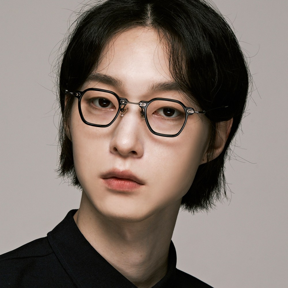 하루홀릭 사각 빈티지 베타티타늄 소재 수제뿔테안경 58,000원
