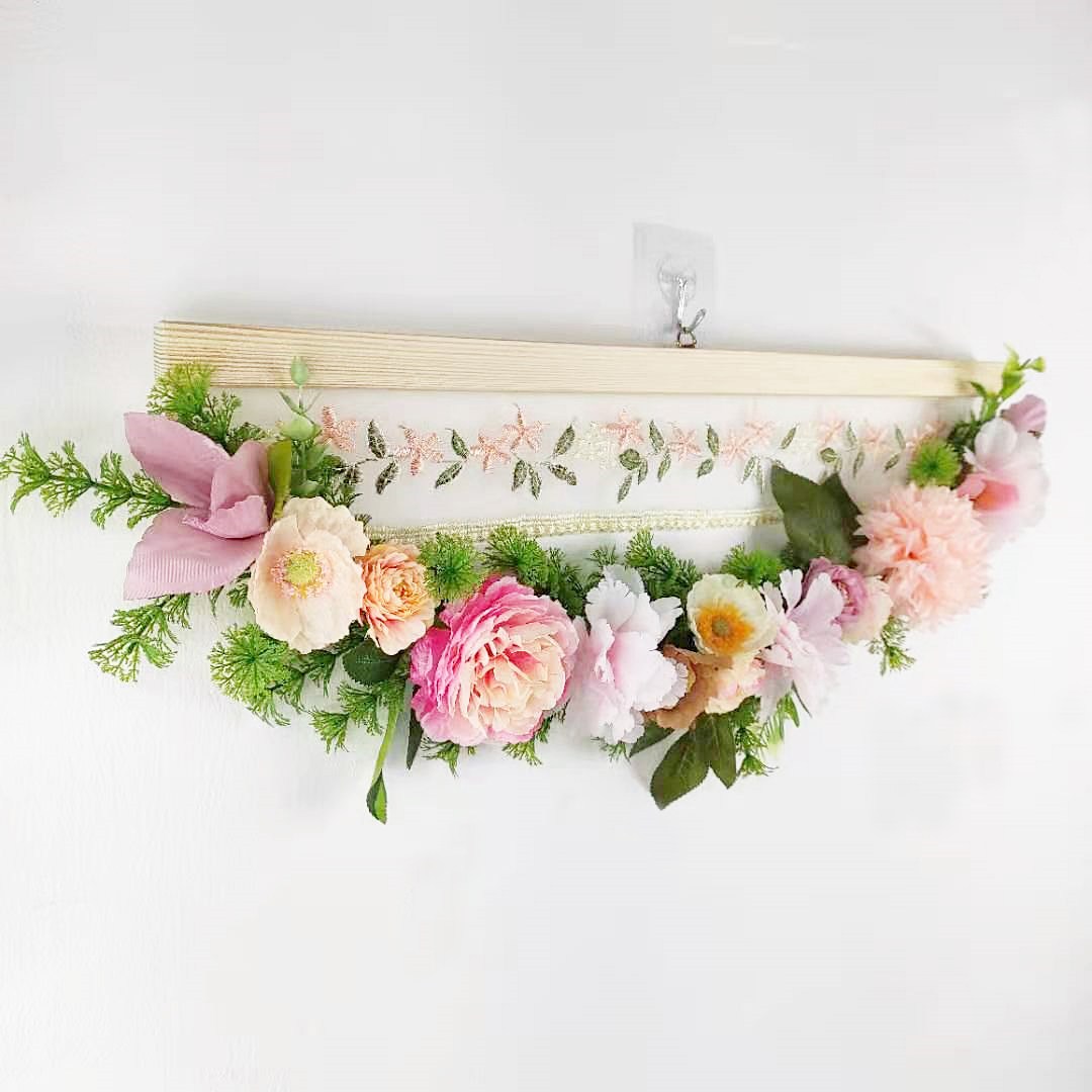 가더GADE 조화가랜드 크리스마스리스 벽트리 이색트리 벽장식 인테리어소품꽃실크플라워장식 오너먼트 원목 자수레이스 49,900원