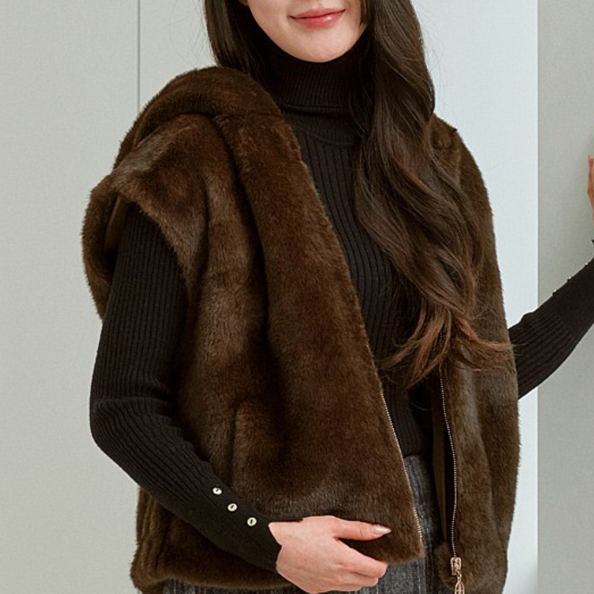 빌트모아 여성 에코 프리미엄 페이크 퍼 후드 베스트 조끼 76,200원