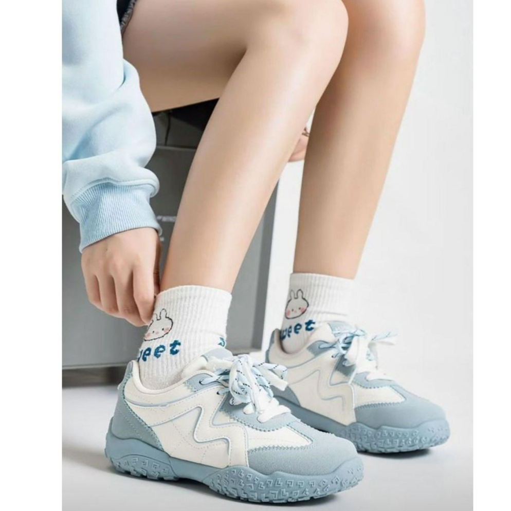 AURALA 여성 경량 등산화 운동화 미끄럼 방지 스니커즈 트레킹화 29,900원