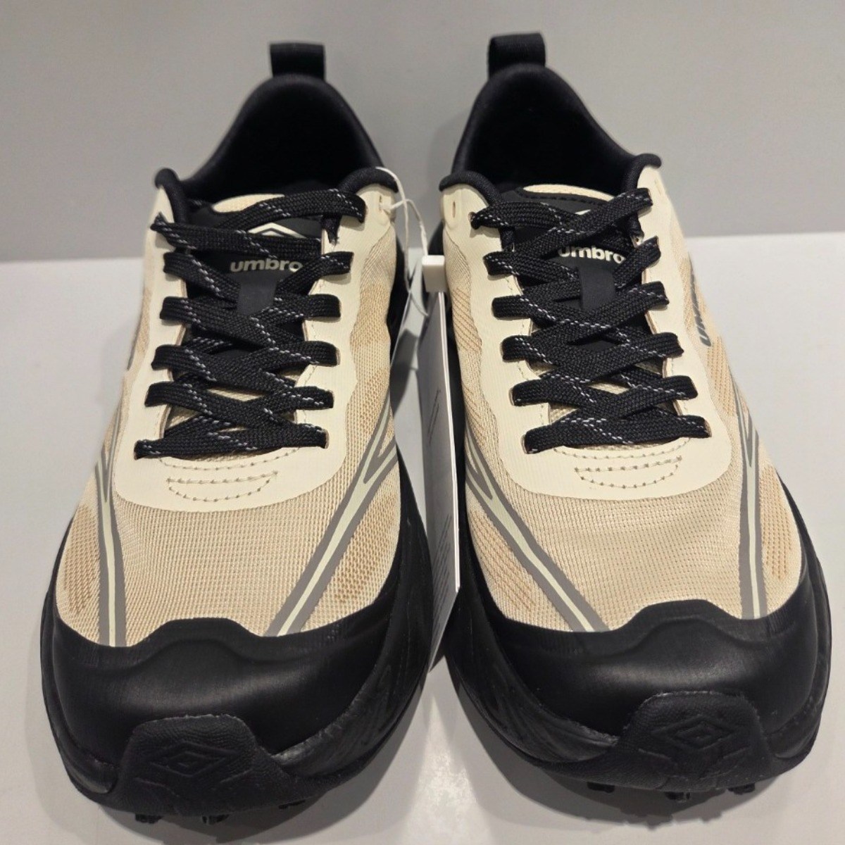 UR123CTP21(국내백화점판) UMBRO 엄브로 26년 남녀공용 리젠트 데일리 운동화 런닝화 137,000원