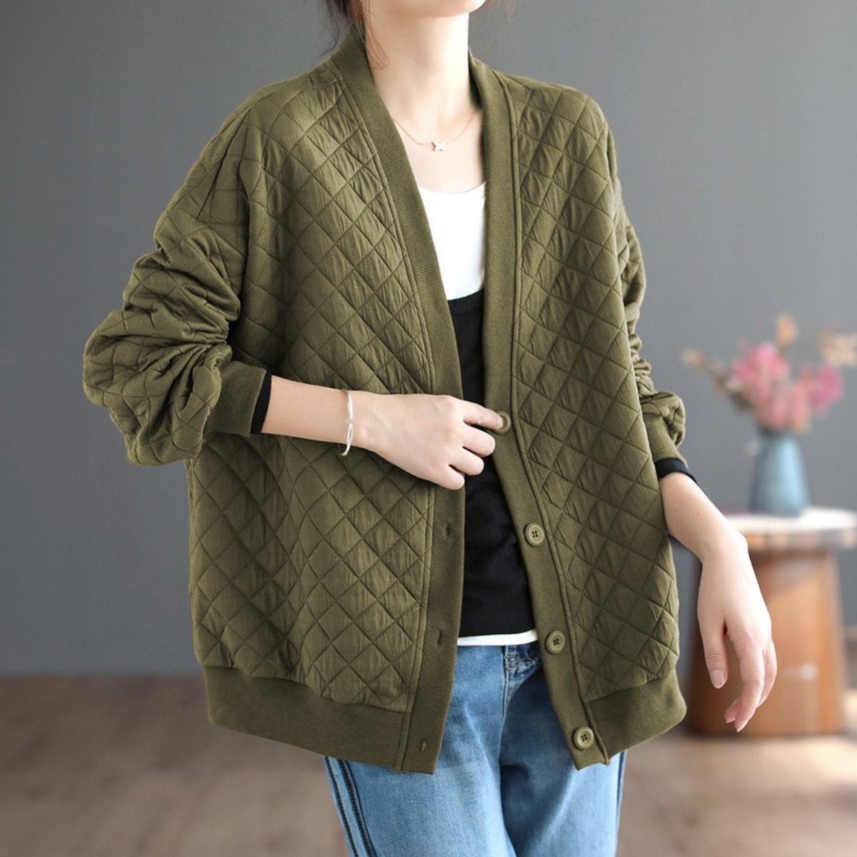 퀸앤조이 미녀77 데이즌 다이아 퀼팅 브이넥 가디건 22,800원